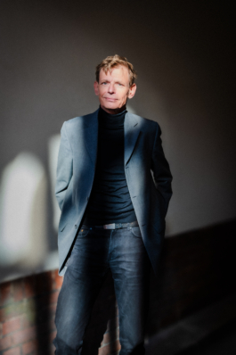 Schauspieler, Autor und Regisseur fotografie, fotodesign, Photography, Grafik Design, Design, Kommunikation, visuelle Komunikation, Frau Tonis Parfum, Kampagnen, Berlin