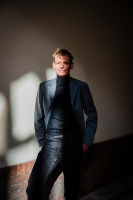 Schauspieler, Autor und Regisseur fotografie, fotodesign, Photography, Grafik Design, Design, Kommunikation, visuelle Komunikation, Frau Tonis Parfum, Kampagnen, Berlin