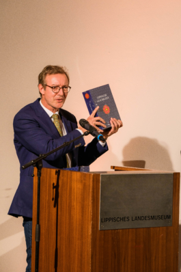  Nora Blum, Fotografin Berlin, Fotoshooting Berlin, Portraitshooting, Editorial-Fotografie Berlin, Musikerportraits Berlin, Fotografin Berlin, Fotoshooting Portrait